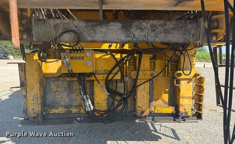 image for item DS3748 2002 Gomaco Commander III paver