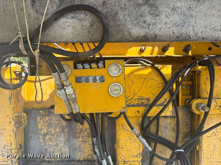 image for item DS3748 2002 Gomaco Commander III paver