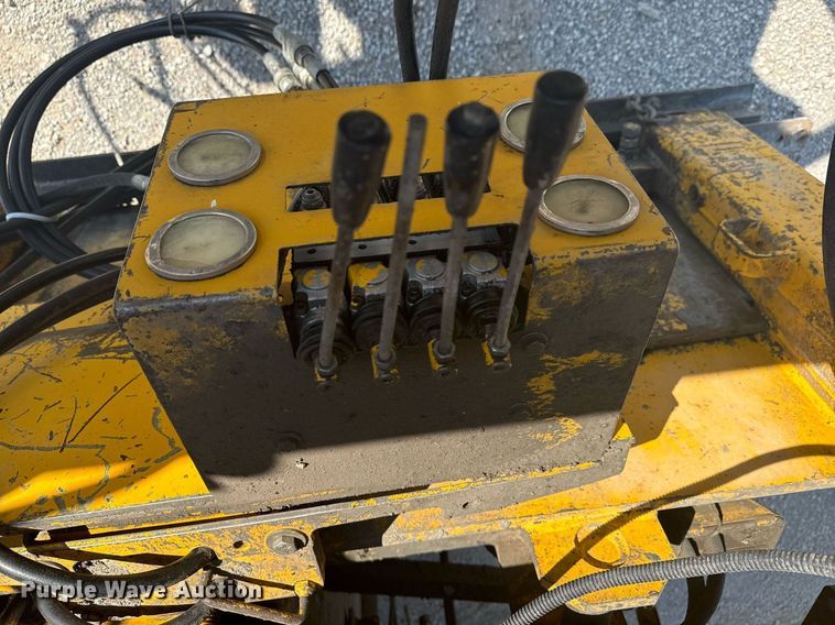 image for item DS3748 2002 Gomaco Commander III paver