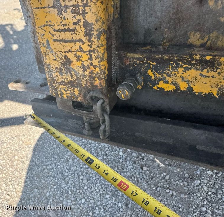 image for item DS3748 2002 Gomaco Commander III paver