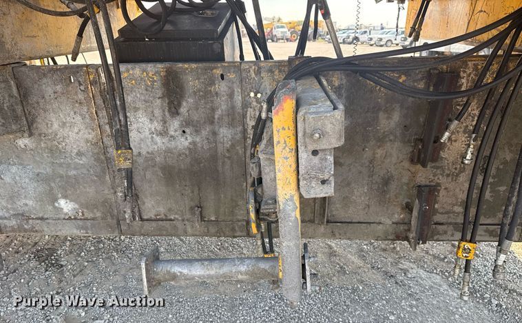 image for item DS3748 2002 Gomaco Commander III paver