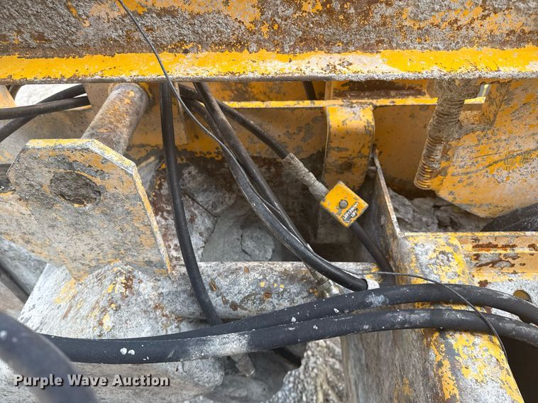 image for item DS3748 2002 Gomaco Commander III paver