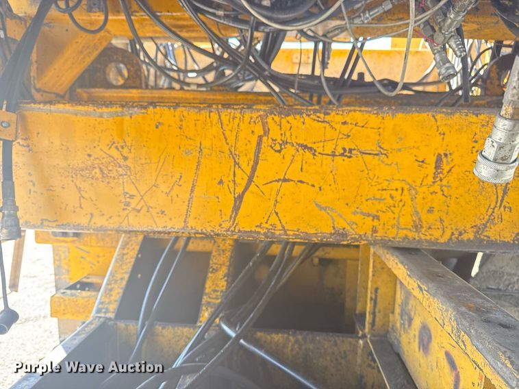 image for item DS3748 2002 Gomaco Commander III paver