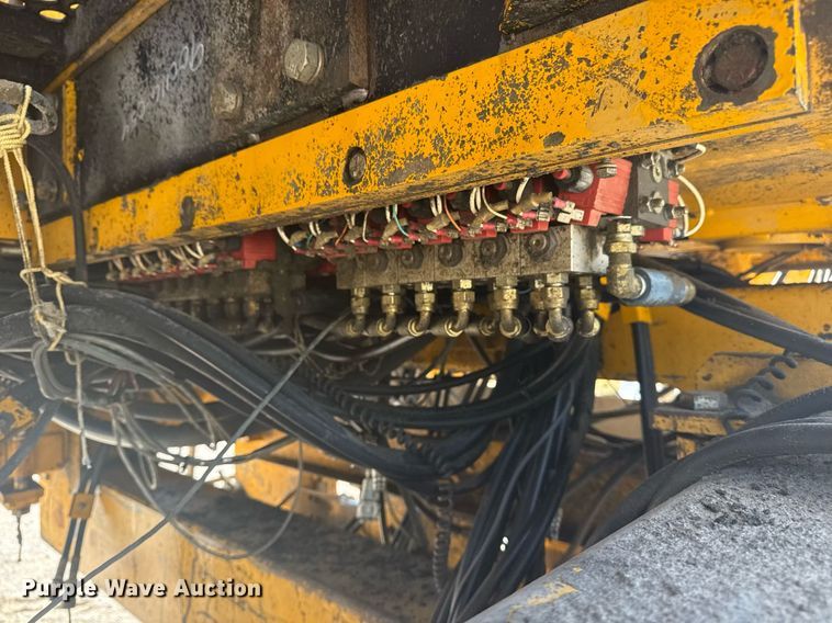 image for item DS3748 2002 Gomaco Commander III paver