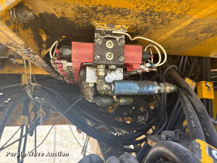 image for item DS3748 2002 Gomaco Commander III paver