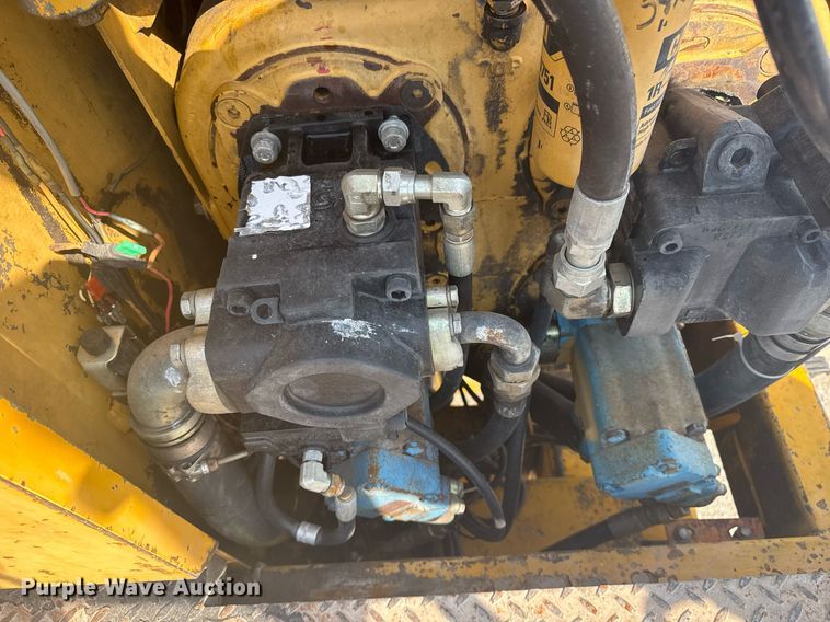 image for item DS3748 2002 Gomaco Commander III paver