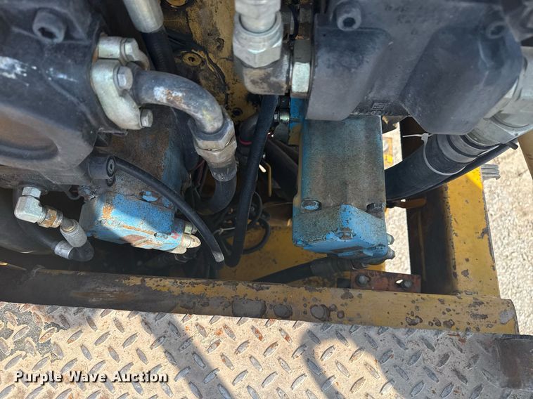 image for item DS3748 2002 Gomaco Commander III paver