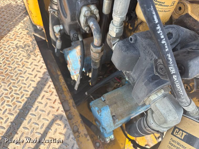 image for item DS3748 2002 Gomaco Commander III paver