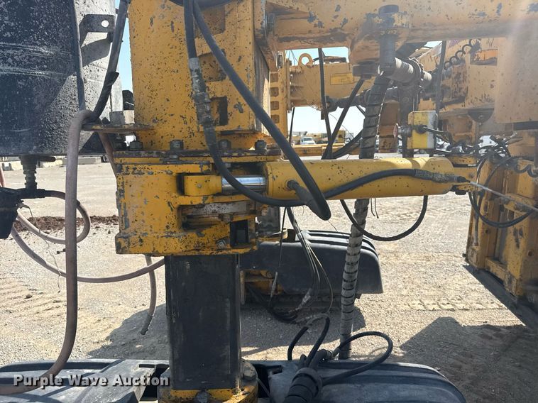 image for item DS3748 2002 Gomaco Commander III paver