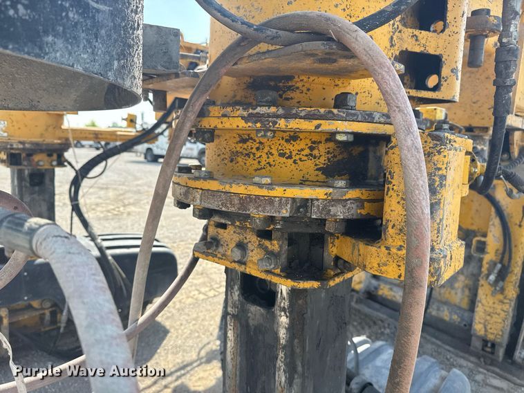 image for item DS3748 2002 Gomaco Commander III paver