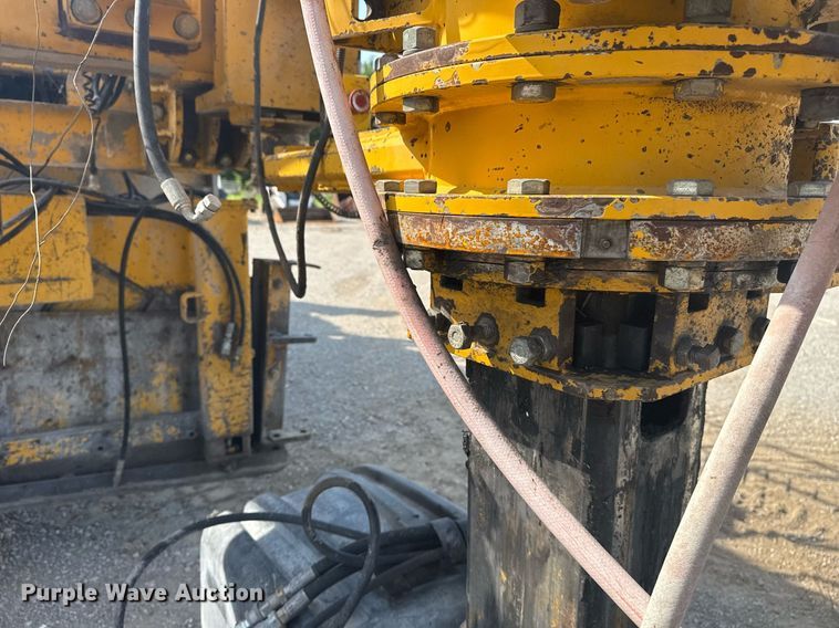 image for item DS3748 2002 Gomaco Commander III paver