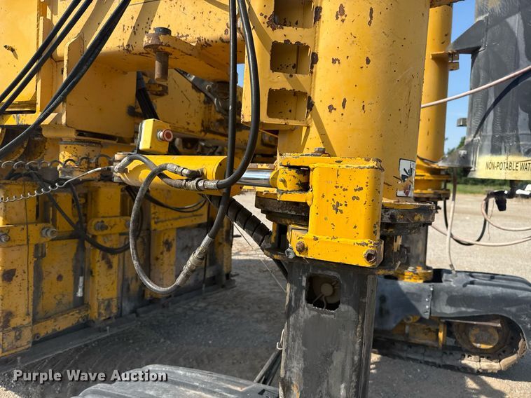 image for item DS3748 2002 Gomaco Commander III paver