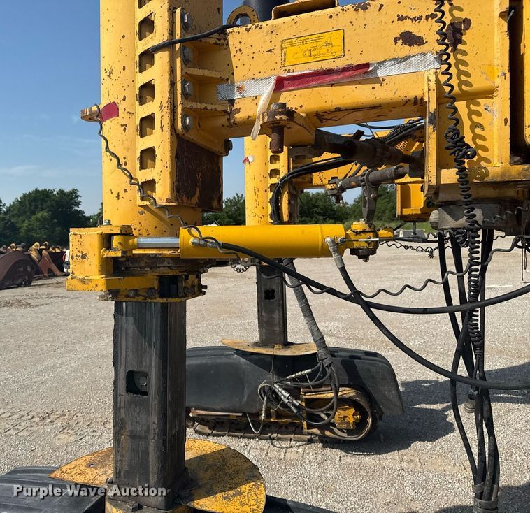 image for item DS3748 2002 Gomaco Commander III paver