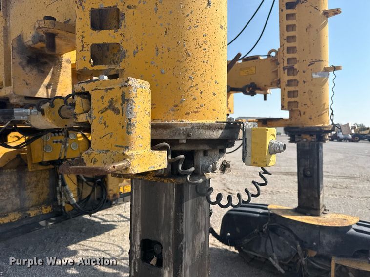 image for item DS3748 2002 Gomaco Commander III paver