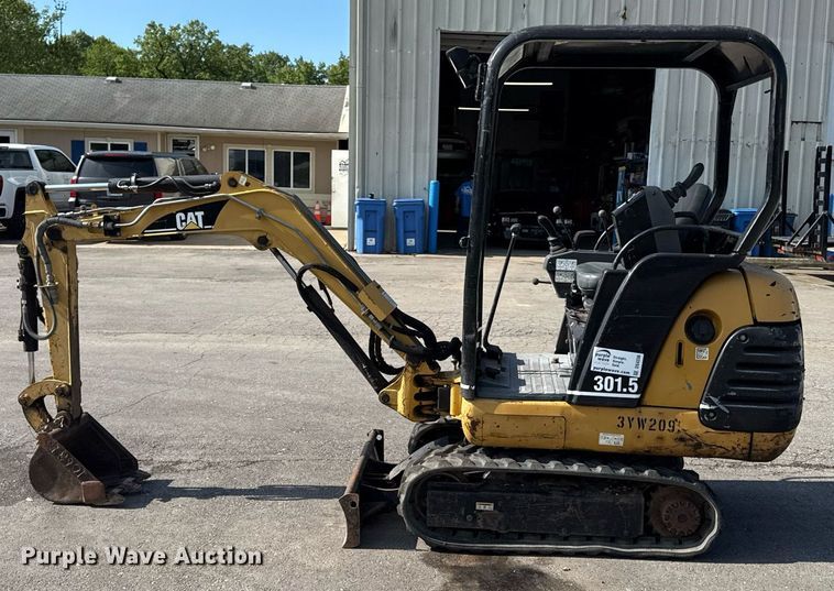 image for item DS4336 2001 Caterpillar 301.5 mini excavator