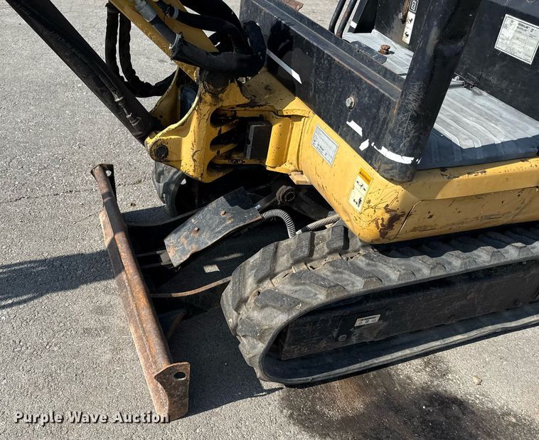 image for item DS4336 2001 Caterpillar 301.5 mini excavator