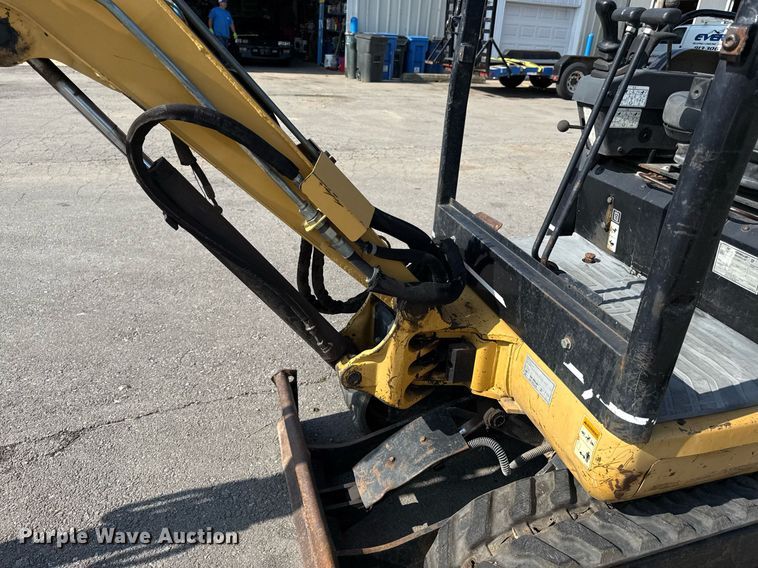 image for item DS4336 2001 Caterpillar 301.5 mini excavator