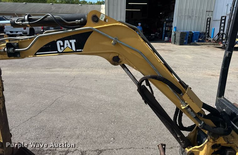 image for item DS4336 2001 Caterpillar 301.5 mini excavator
