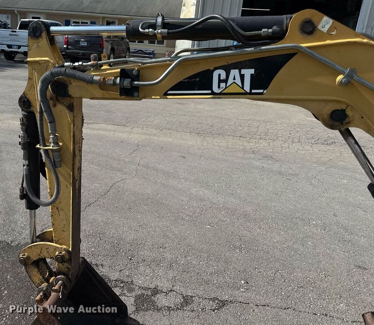 image for item DS4336 2001 Caterpillar 301.5 mini excavator