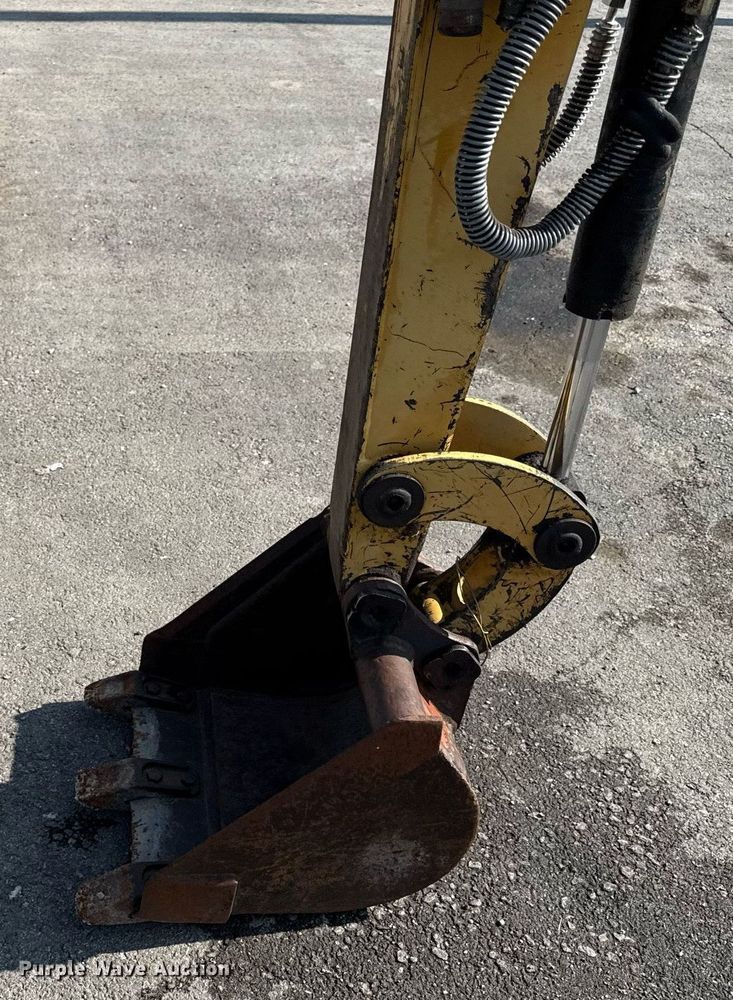 image for item DS4336 2001 Caterpillar 301.5 mini excavator