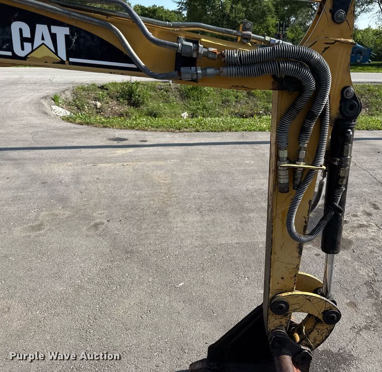 image for item DS4336 2001 Caterpillar 301.5 mini excavator