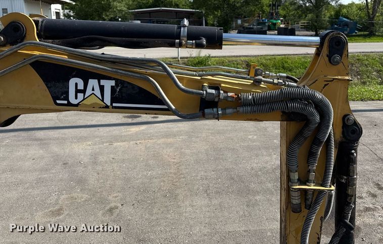 image for item DS4336 2001 Caterpillar 301.5 mini excavator