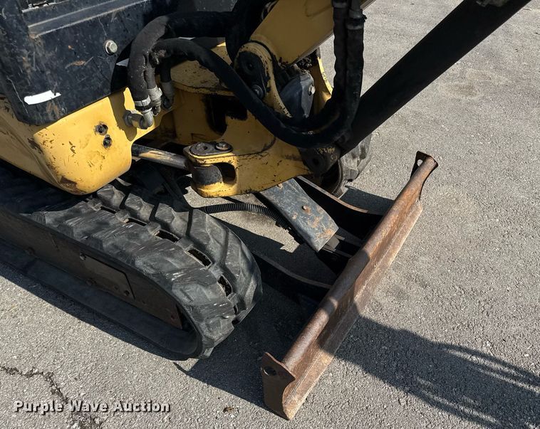 image for item DS4336 2001 Caterpillar 301.5 mini excavator