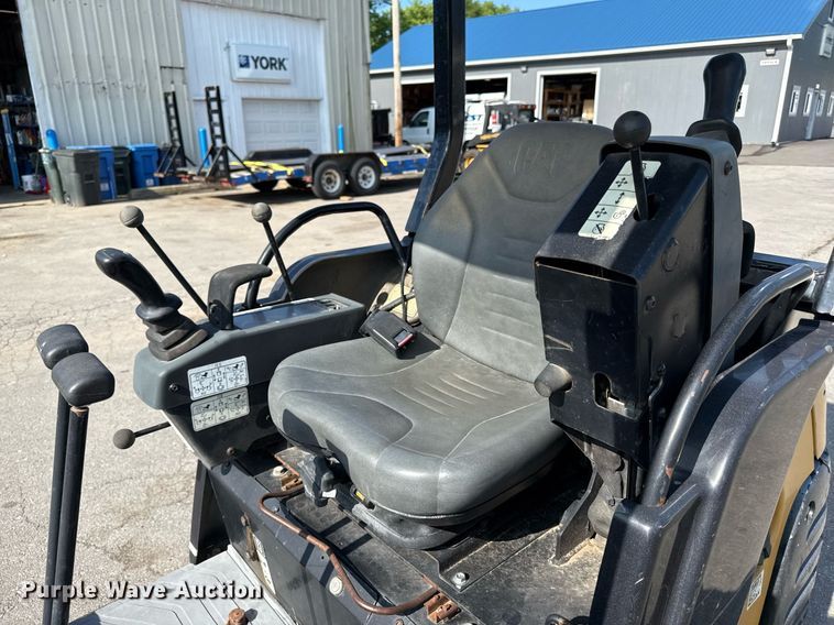 image for item DS4336 2001 Caterpillar 301.5 mini excavator