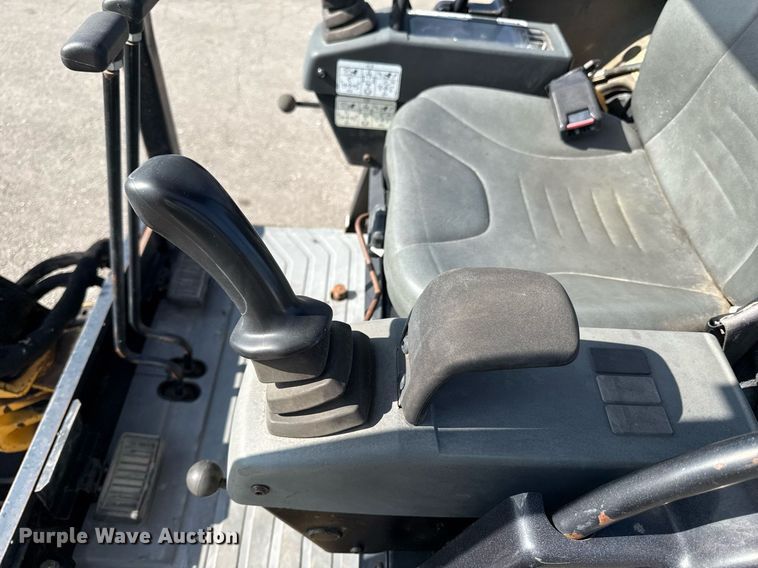 image for item DS4336 2001 Caterpillar 301.5 mini excavator