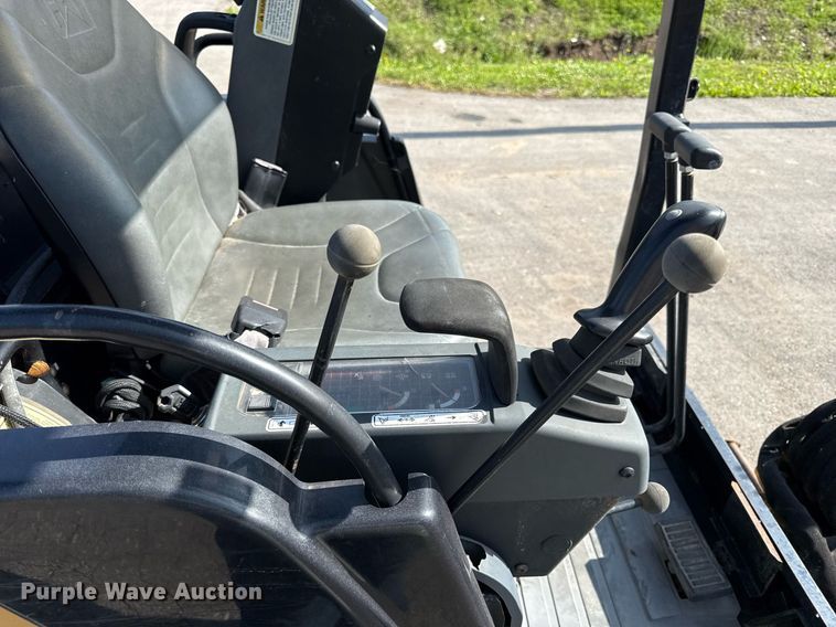 image for item DS4336 2001 Caterpillar 301.5 mini excavator