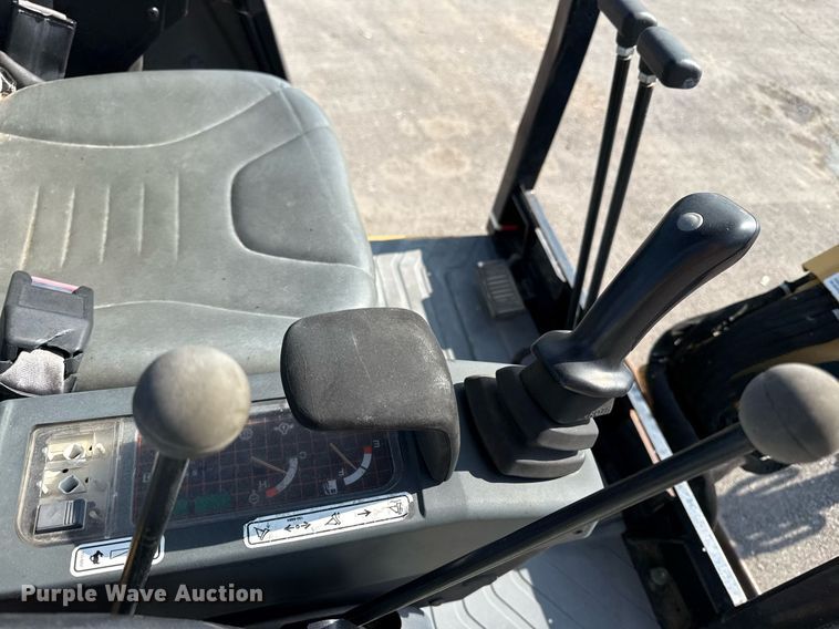 image for item DS4336 2001 Caterpillar 301.5 mini excavator