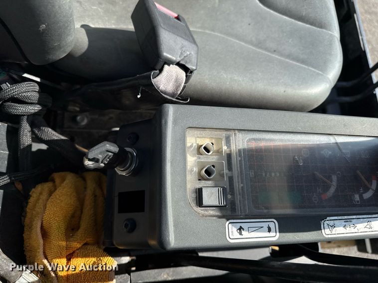 image for item DS4336 2001 Caterpillar 301.5 mini excavator