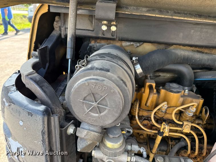 image for item DS4336 2001 Caterpillar 301.5 mini excavator