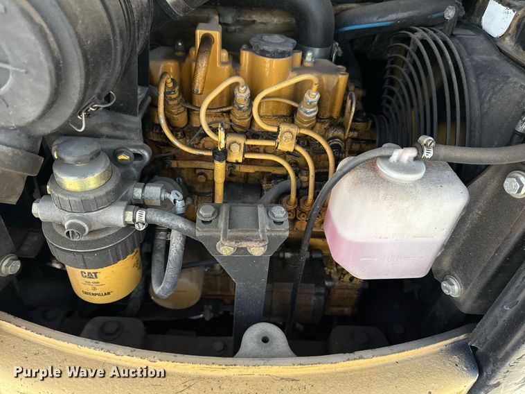 image for item DS4336 2001 Caterpillar 301.5 mini excavator