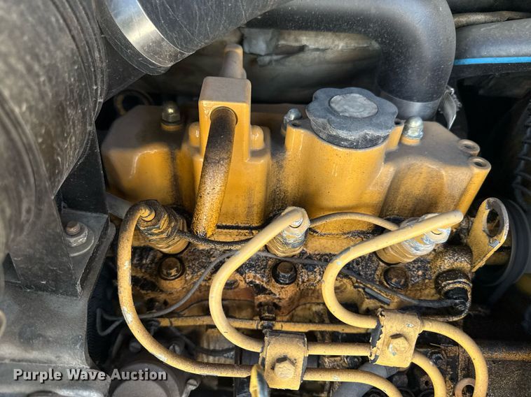 image for item DS4336 2001 Caterpillar 301.5 mini excavator