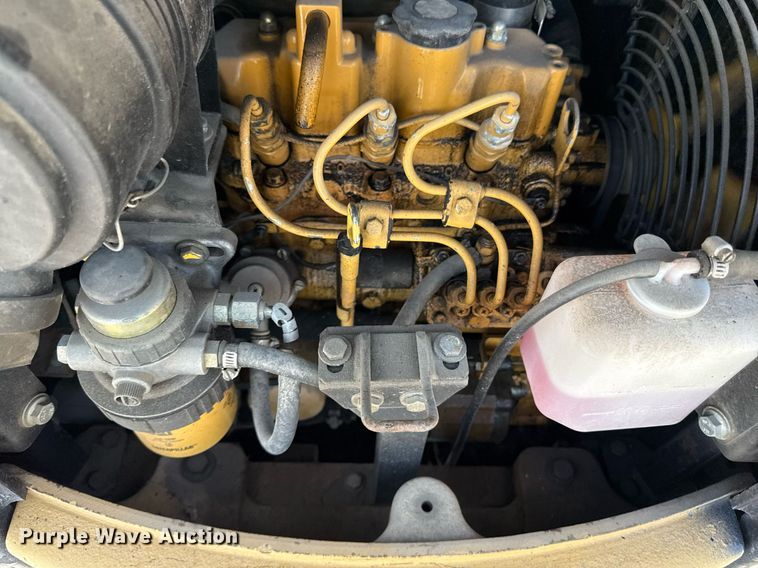 image for item DS4336 2001 Caterpillar 301.5 mini excavator