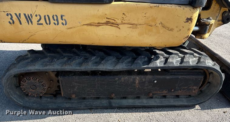 image for item DS4336 2001 Caterpillar 301.5 mini excavator