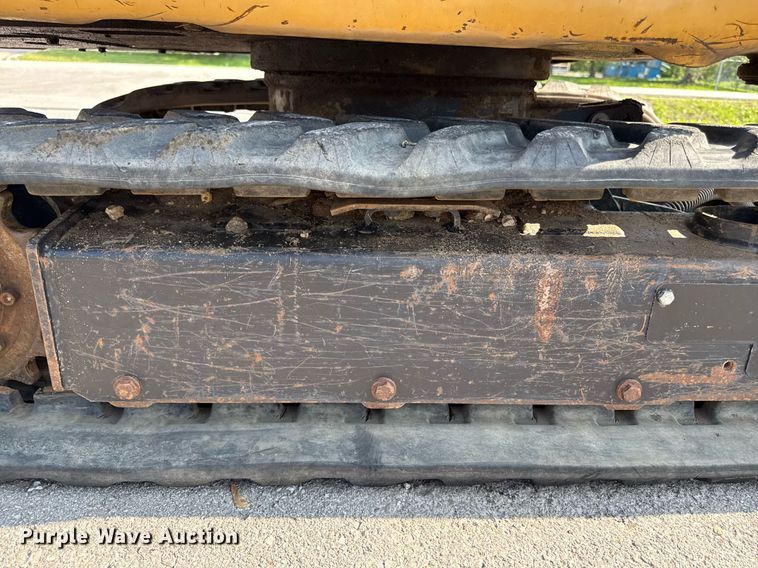 image for item DS4336 2001 Caterpillar 301.5 mini excavator