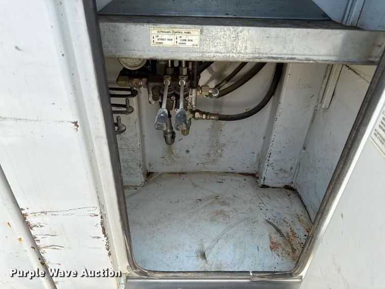 image for item DS4348 2008 Ford F550 Super Duty utility / service truck