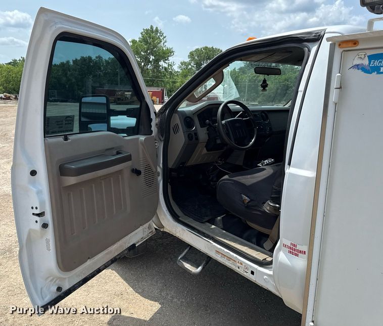 image for item DS4348 2008 Ford F550 Super Duty utility / service truck