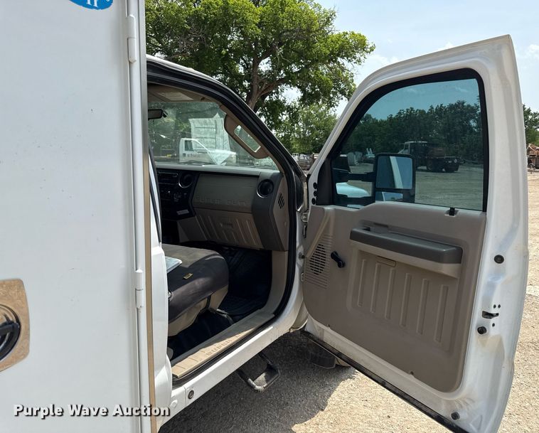 image for item DS4348 2008 Ford F550 Super Duty utility / service truck