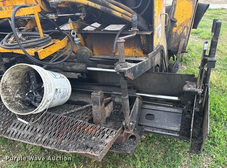 image for item DS4355 Leeboy LS1000T paver