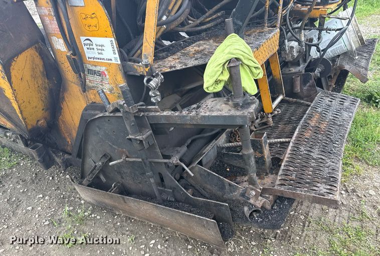 image for item DS4355 Leeboy LS1000T paver