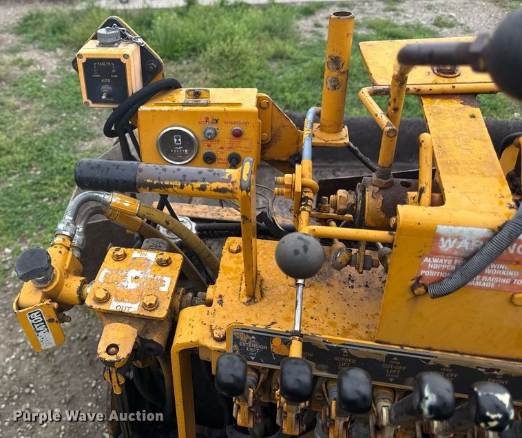 image for item DS4355 Leeboy LS1000T paver