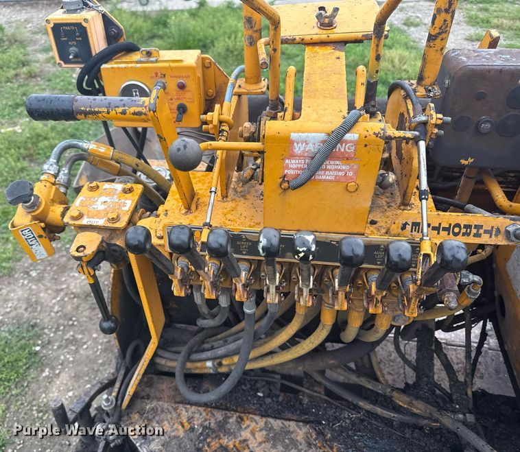 image for item DS4355 Leeboy LS1000T paver