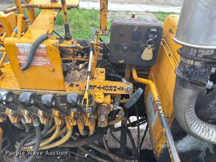 image for item DS4355 Leeboy LS1000T paver