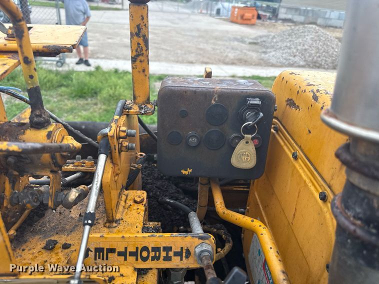 image for item DS4355 Leeboy LS1000T paver