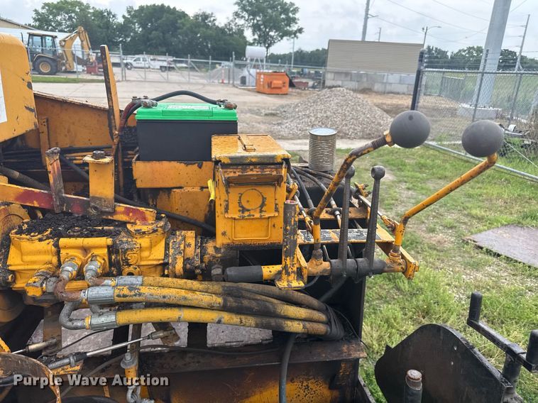 image for item DS4355 Leeboy LS1000T paver