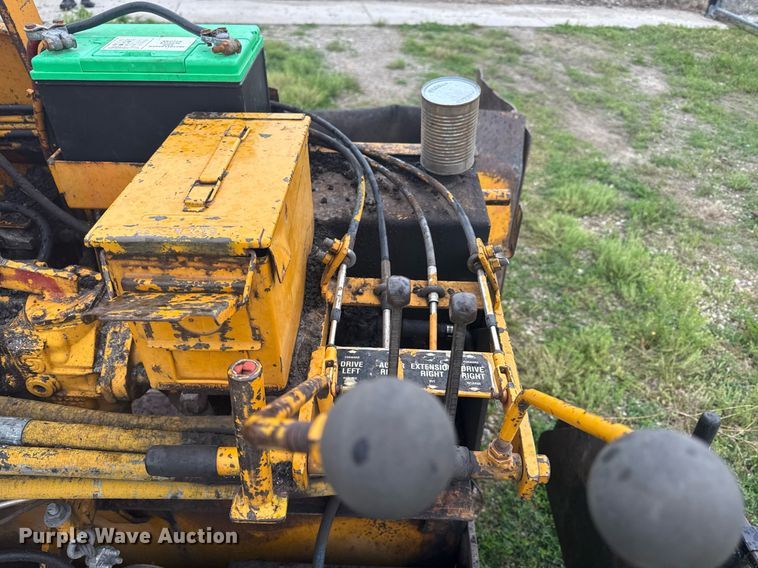 image for item DS4355 Leeboy LS1000T paver