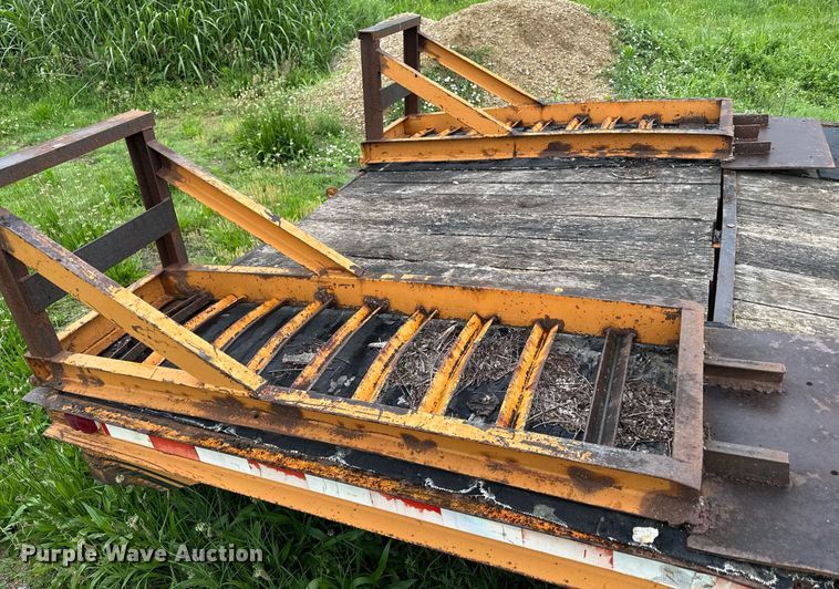 image for item DS4357 1994 Economy  MP423DE equipment trailer